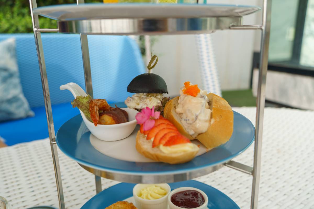 ชาอังกฤษหอมๆยามบ่าย afternoon tea ริมหาดพัทยา เมร่ามาเร่ mera mare ที่ Pastry Addiction